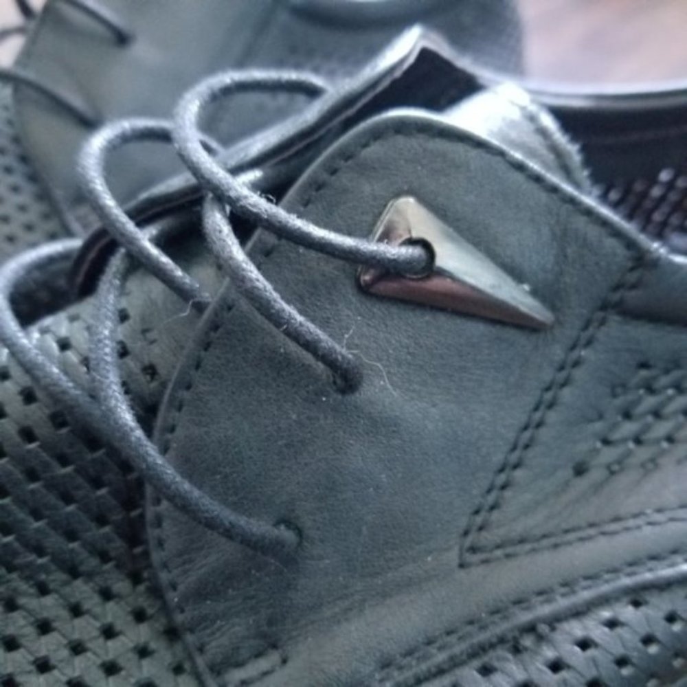 Shoes - Picture 4 of 7